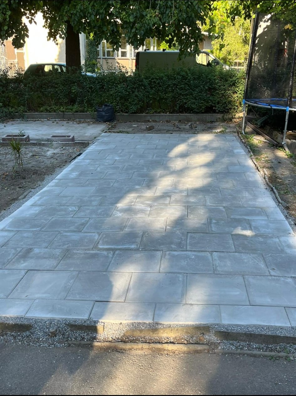 Pflasterweg Gartenanlage