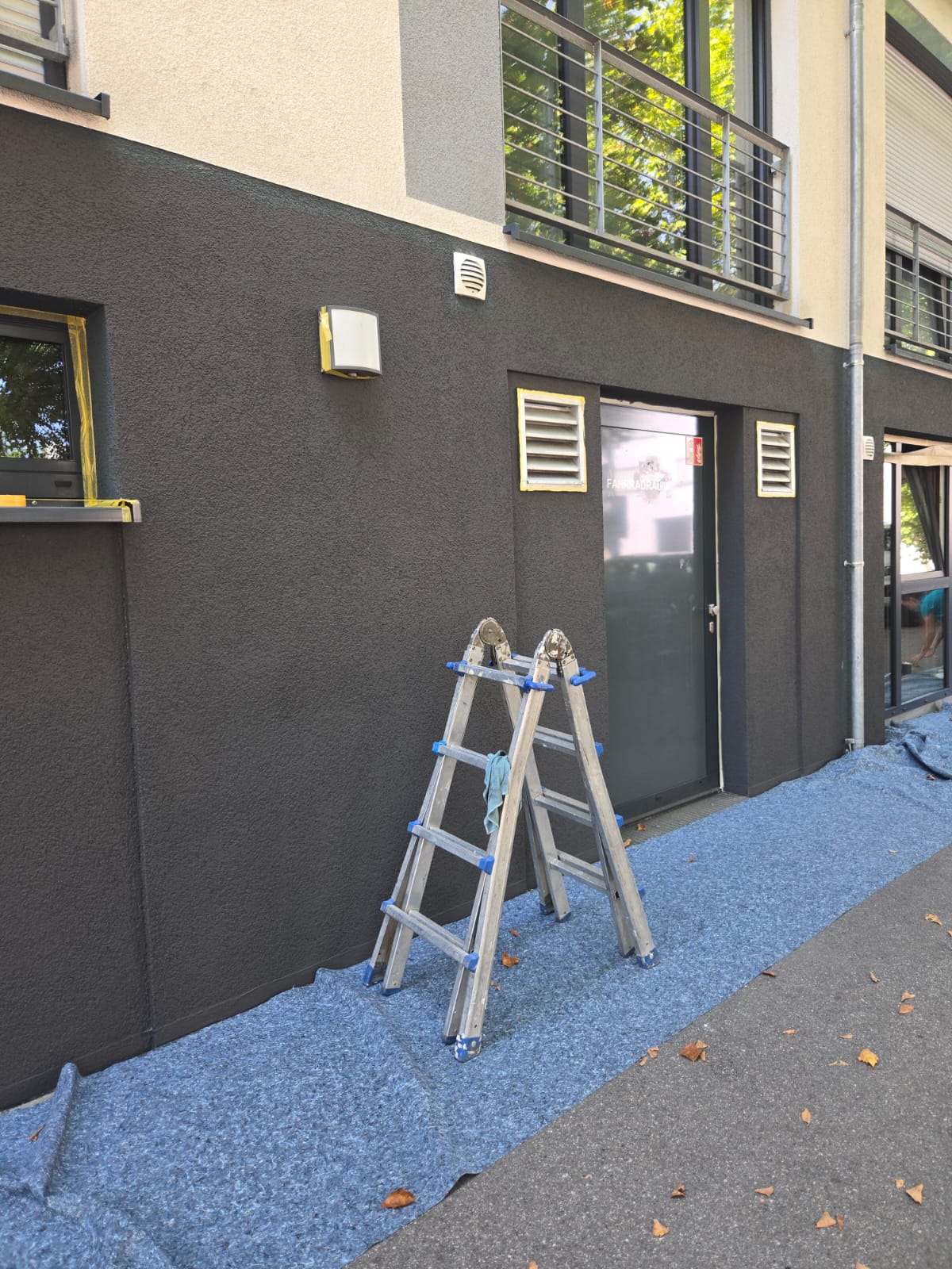 Malerarbeiten an der Fassade