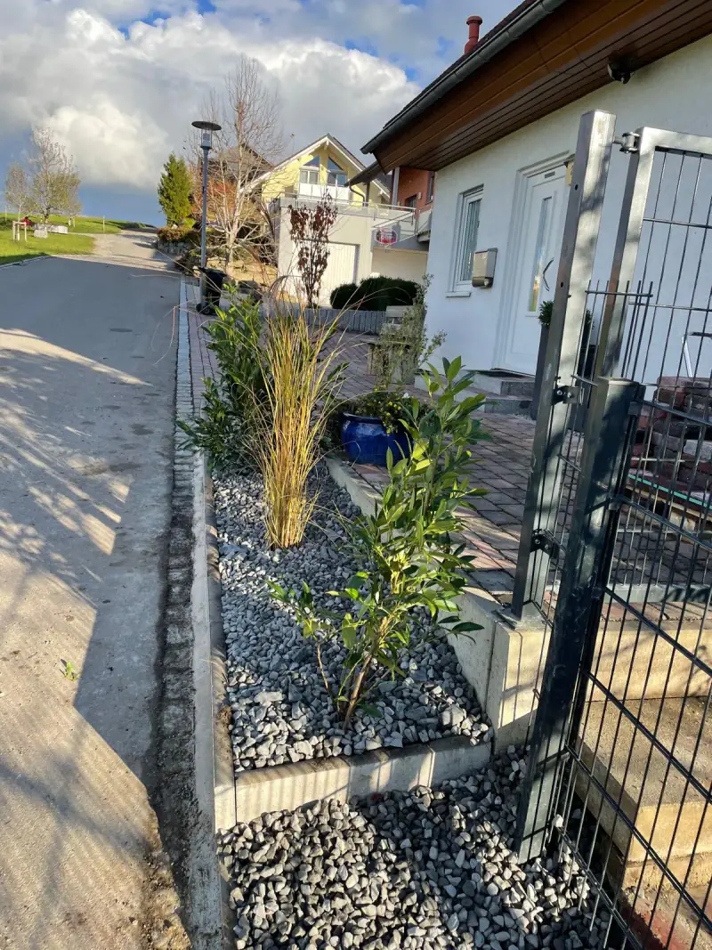 Zaunbau und Bepflanzung